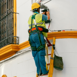 segurança em trabalhos em altura_ trabalho com escada